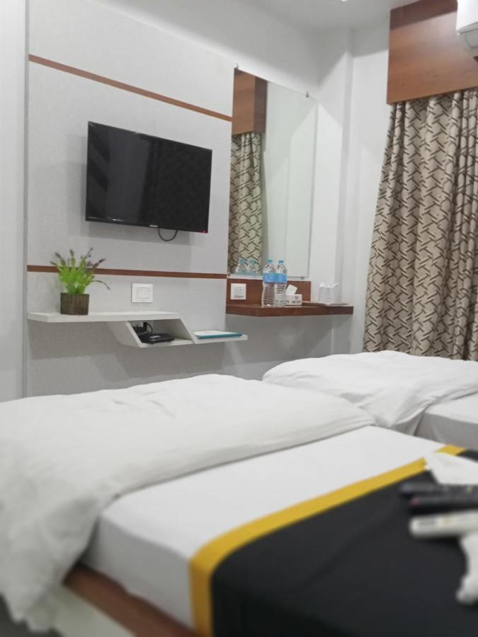 Hotel Fun City Navsari Esterno foto