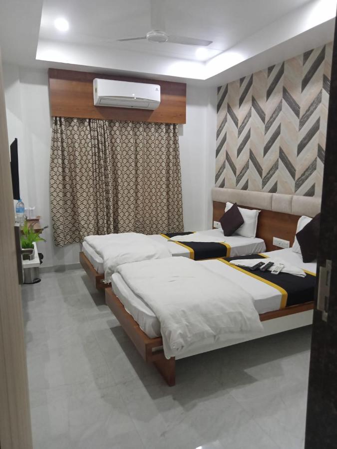 Hotel Fun City Navsari Esterno foto