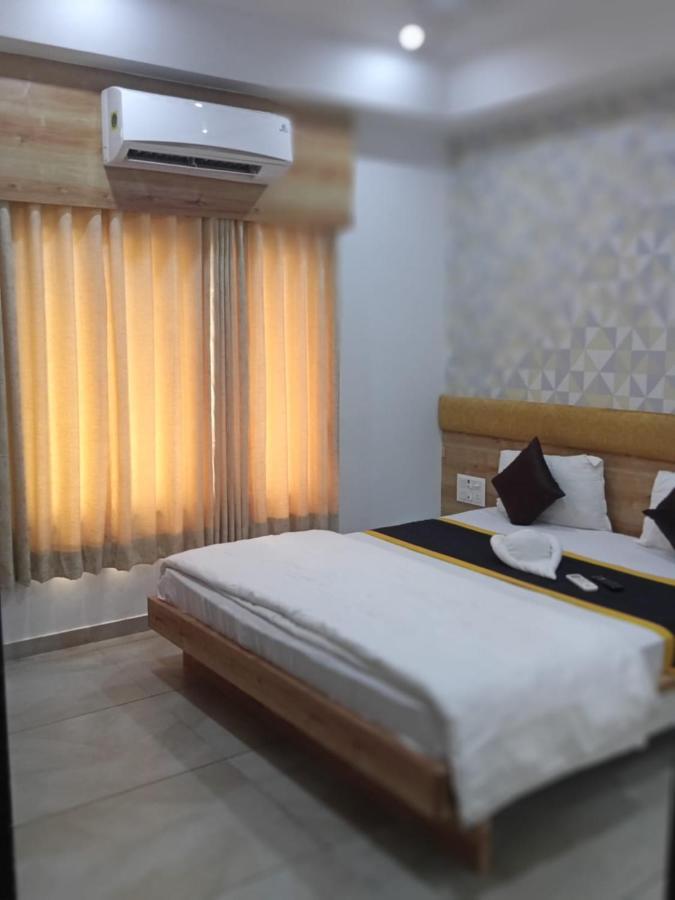 Hotel Fun City Navsari Esterno foto