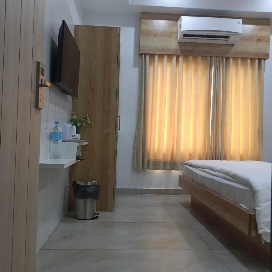 Hotel Fun City Navsari Esterno foto