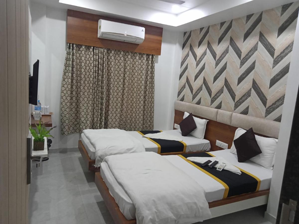 Hotel Fun City Navsari Esterno foto