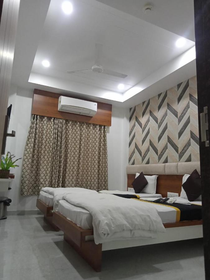 Hotel Fun City Navsari Esterno foto
