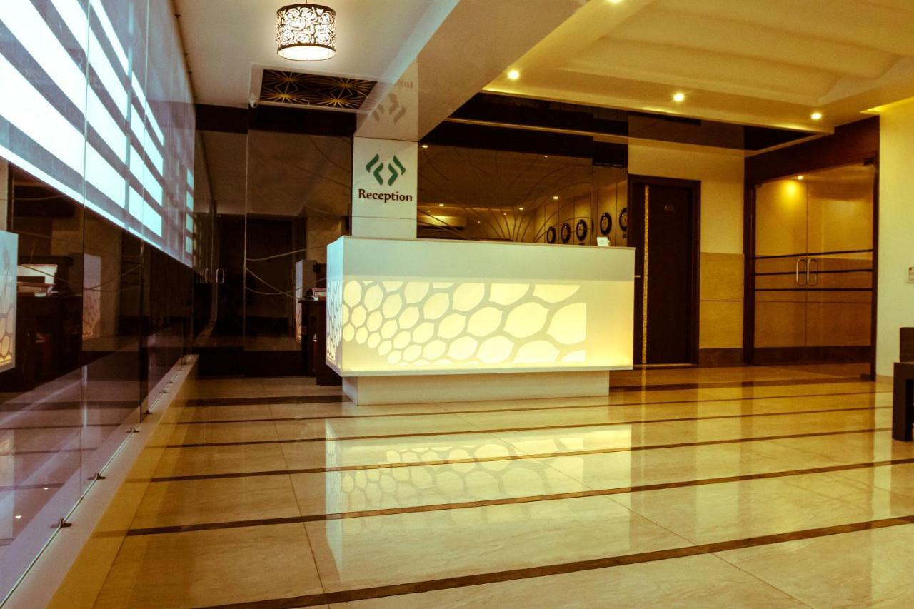 Hotel Fun City Navsari Esterno foto