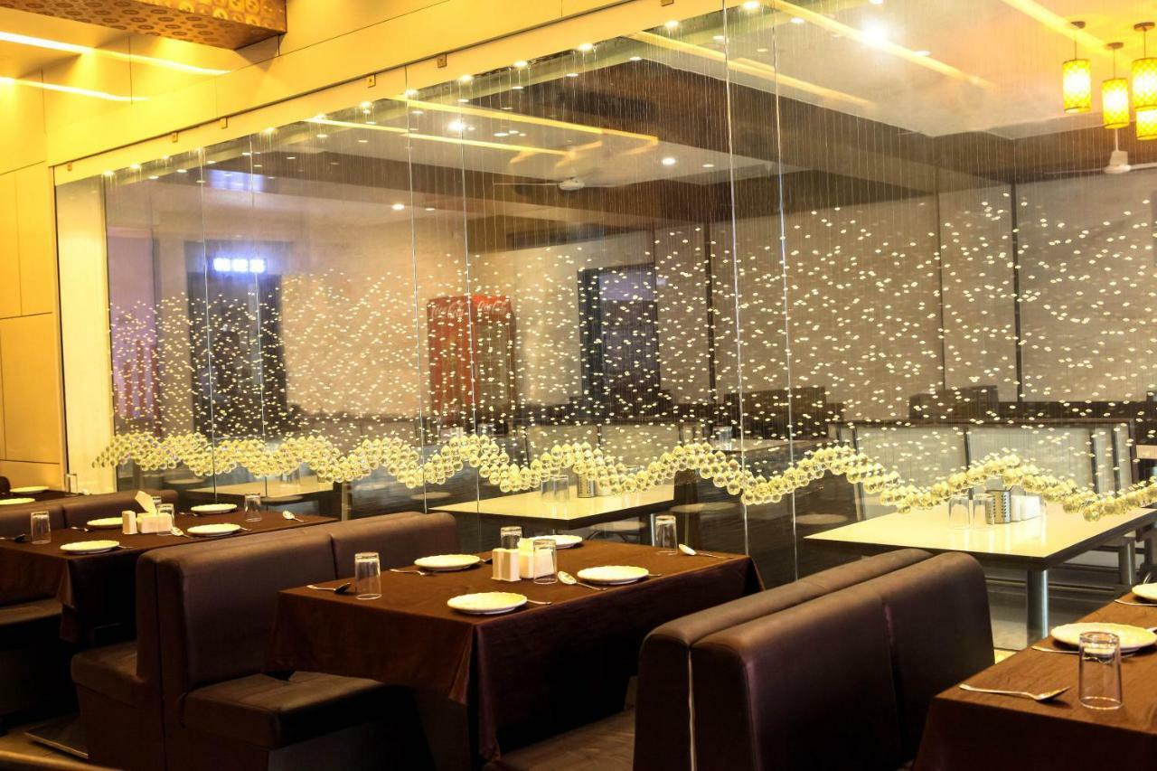Hotel Fun City Navsari Esterno foto
